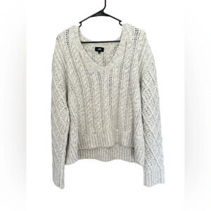 Line Pullover cable knit v-neck sweater with beautiful detailing Size L